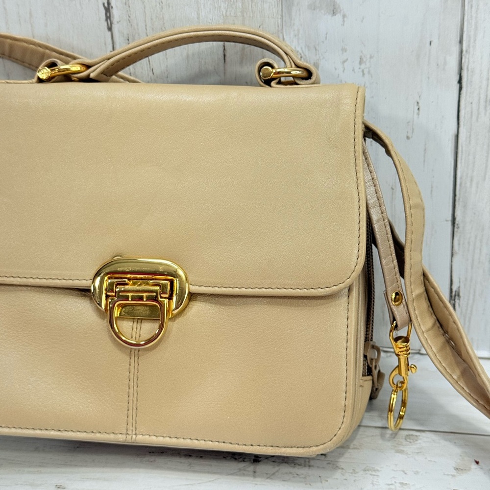 Vintage Tan 80s Faux leather Crossbody Hand bag purse With Mirror & Key Chain - Picture 3 of 13